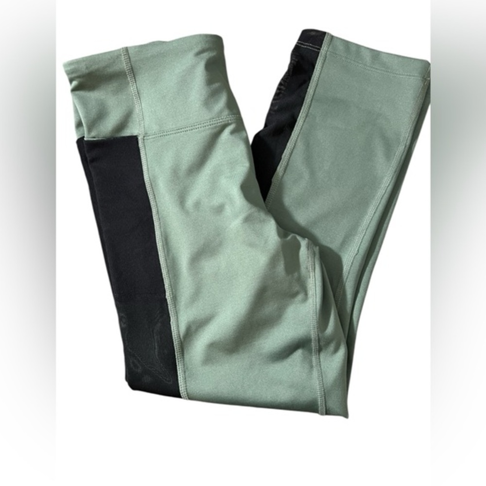 Asics Women's Kate Pocket Capri Leggings workout training
Activewear‎ green XS